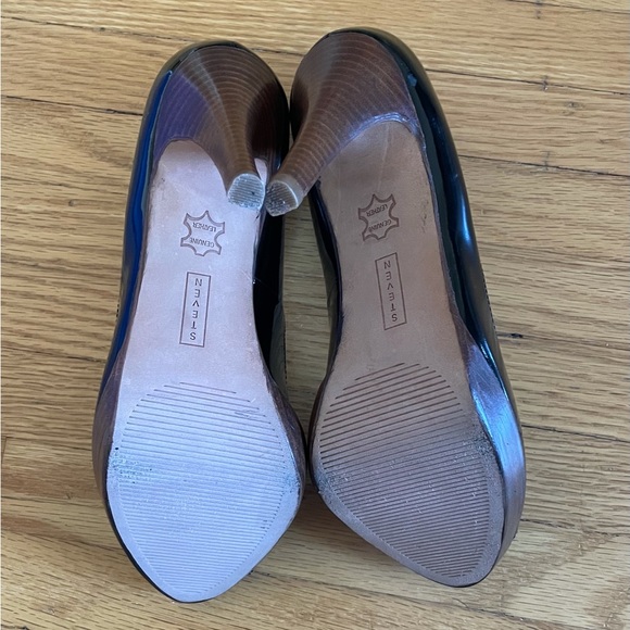 Steven by Steve Madden black patent leather peep toe stilettos.  Size 5.… - Picture 7 of 9